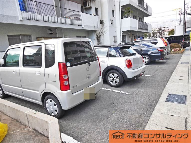 サンワード魚崎C棟の駐車場
