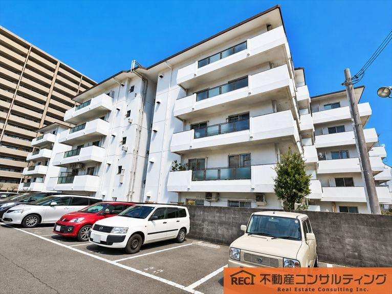 サンワード魚崎C棟の駐車場