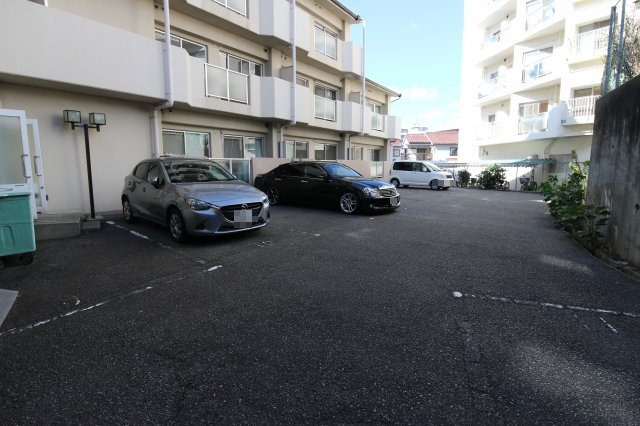 グレイス垂水の駐車場