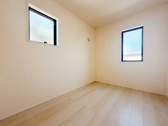 リーブルガーデン　岡崎市元能見町の洋室|陽当りの良い洋室は、お子様の勉強部屋や家族の寝室としても使える、暮らしに合わせて活用できる空間です。									
									
