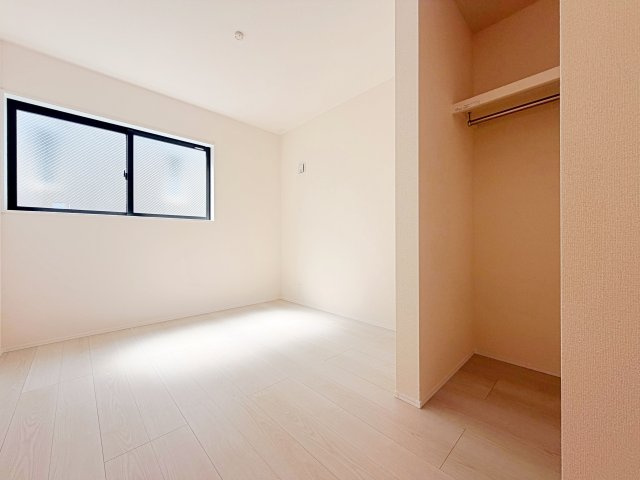 リーブルガーデン　岡崎市元能見町の洋室|陽当りの良い洋室は、お子様の勉強部屋や家族の寝室としても使える、暮らしに合わせて活用できる空間です。									
									
