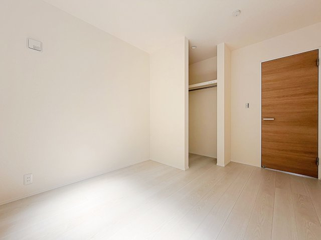 リーブルガーデン　岡崎市元能見町の洋室|陽当りの良い洋室は、お子様の勉強部屋や家族の寝室としても使える、暮らしに合わせて活用できる空間です。									
									
