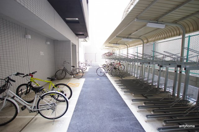 ファーストステージ梅田WEST　仲介手数料無料の駐車場