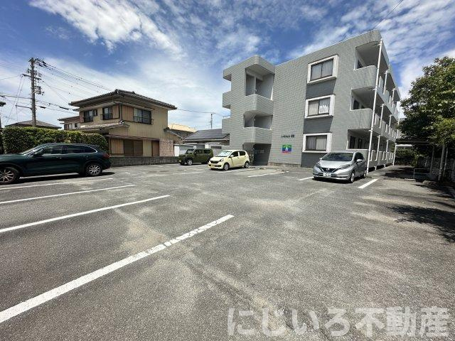 ハーブメゾン清美の駐車場