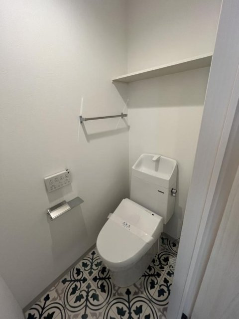 ソルナクレイシア学芸大学のトイレ|落ち着いた色調のトイレです