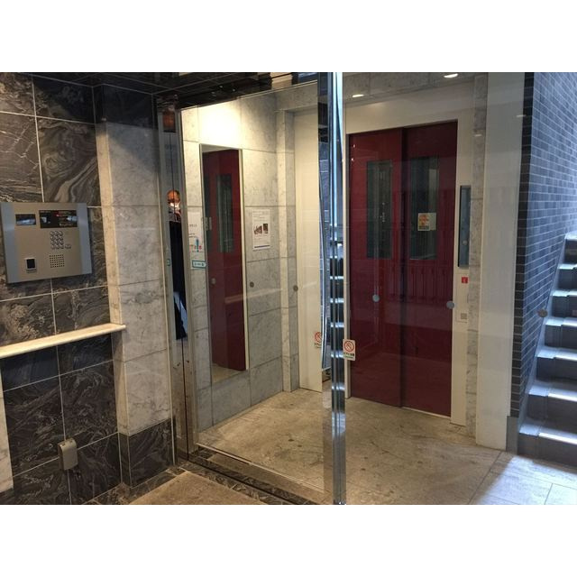 ルクレ西新宿のエントランス|清潔なエントランスです