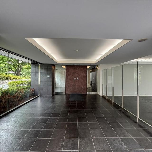 ＰＲＩＭＥ　ＵＲＢＡＮ　東中野　ＣＯＵＲＴのエントランス|ゆとりのあるエントランスです