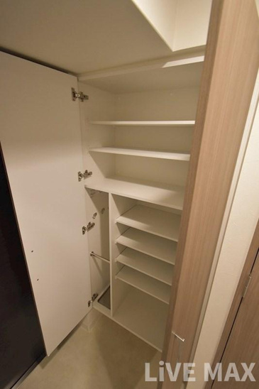 【収納】ラ　フォルム鎗屋町 