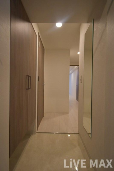 【玄関】ラ　フォルム鎗屋町 