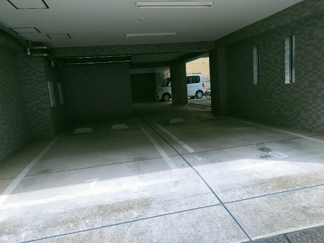 フェースタワーⅡの駐車場