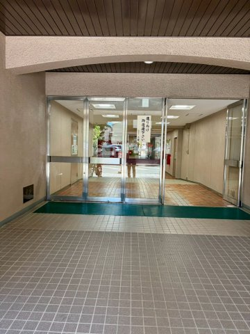 シャトー三愛のエントランス