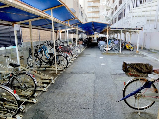 シャトー三愛の駐輪場