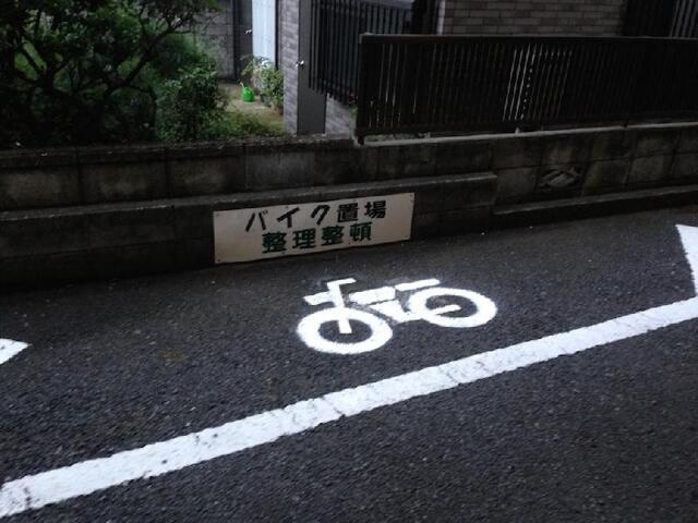 フローリアＴの駐車場