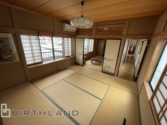 会津若松市駅前町　中古戸建ての洋室