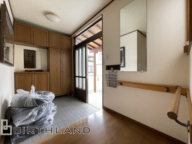会津若松市駅前町　中古戸建ての玄関