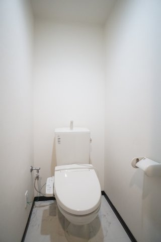 市川真間レジデンスのトイレ|302号室の写真です