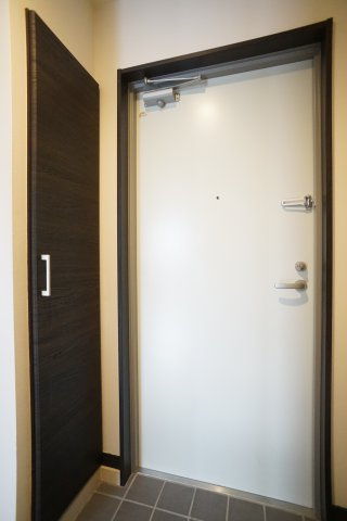 市川真間レジデンスの玄関|302号室の写真です