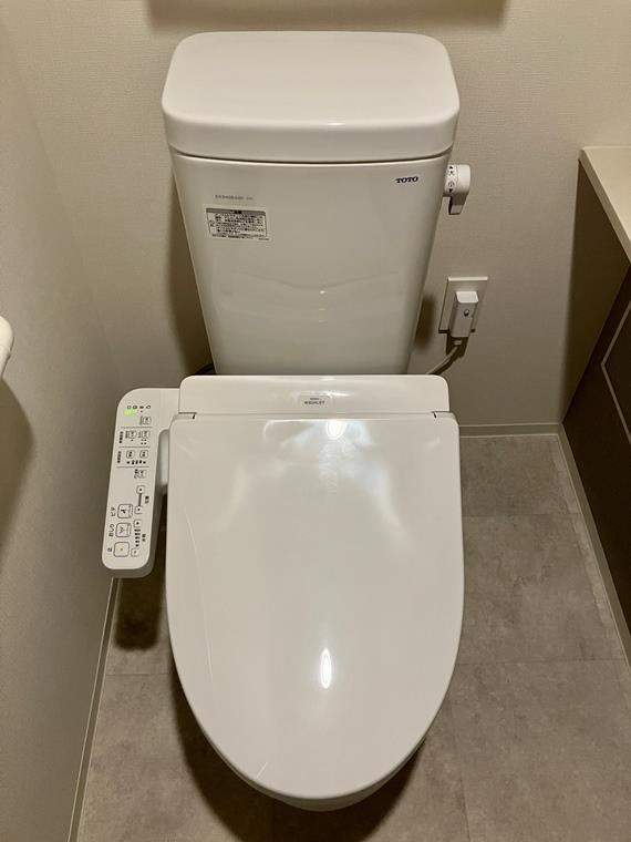 プラウドシティ国立のトイレ|落ち着いた色調のトイレです