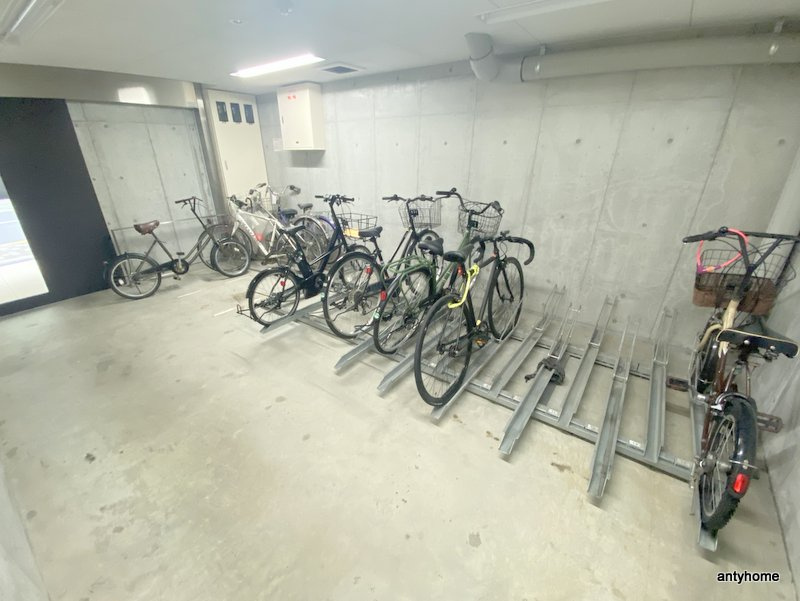 クレビオス天満橋　仲介手数料無料の駐車場