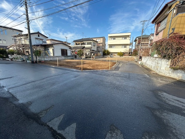 越谷市野島新築戸建ての前面道路含む現地写真