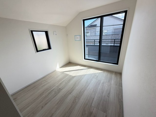 越谷市赤山町新築戸建ての洋室