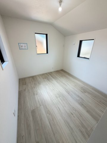 越谷市赤山町新築戸建ての洋室