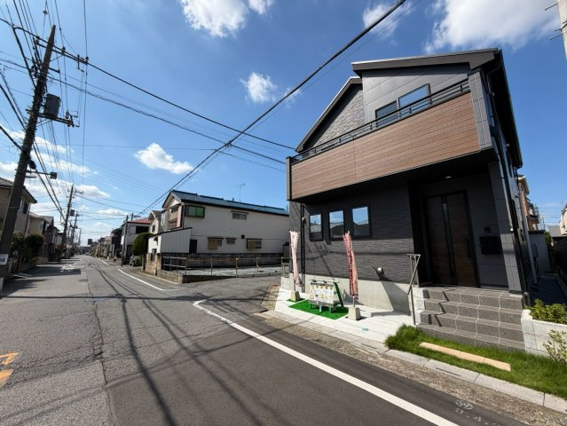 越谷市赤山町新築戸建ての前面道路含む現地写真