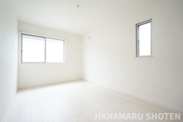 ネオ君塚戸建の洋室