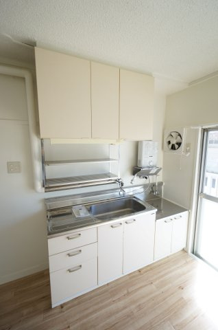 ビレッジハウス検見川9号棟のキッチン|水曜日、営業時間外もご相談ください！
