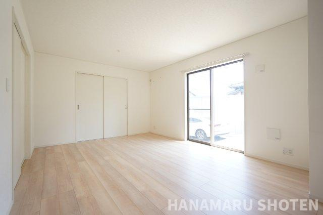 クレイドルガーデン市原市今津朝山の居間・リビング|物件、駅でお待ち合わせでのご案内歓迎！