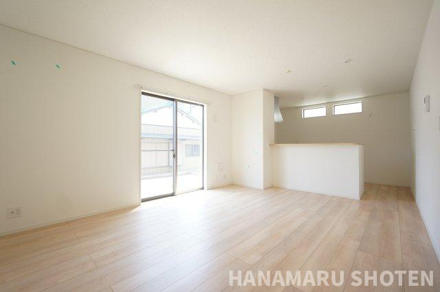 クレイドルガーデン市原市今津朝山の居間・リビング|物件、駅でお待ち合わせでのご案内歓迎！