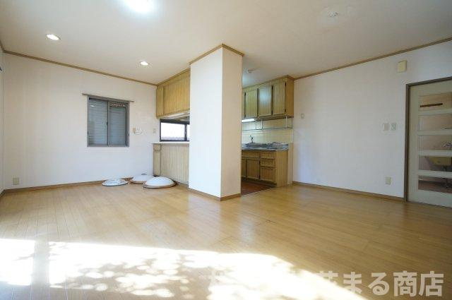 西千葉戸建貸家の居間・リビング|物件、駅でお待ち合わせでのご案内歓迎！