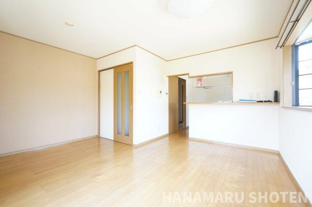 プレジールF・Eの居間・リビング|物件、駅でお待ち合わせでのご案内歓迎！
