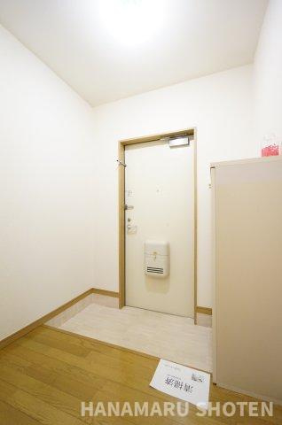 TフラットBの玄関|物件、駅でお待ち合わせでのご案内歓迎！