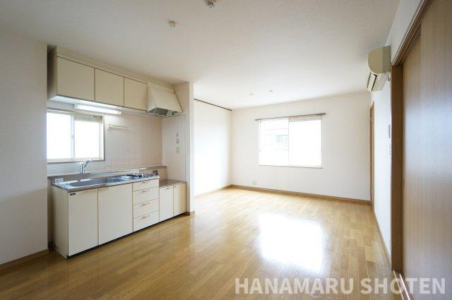 TフラットBの居間・リビング|物件、駅でお待ち合わせでのご案内歓迎！