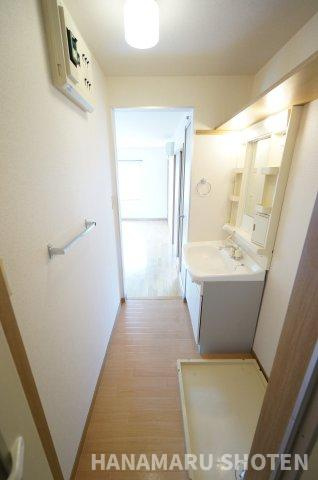 TフラットBの洗面所|物件、駅でお待ち合わせでのご案内歓迎！