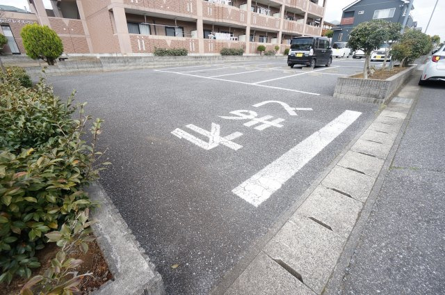 グレイスヴィラの駐車場|ご見学・ご契約時の送迎可能！