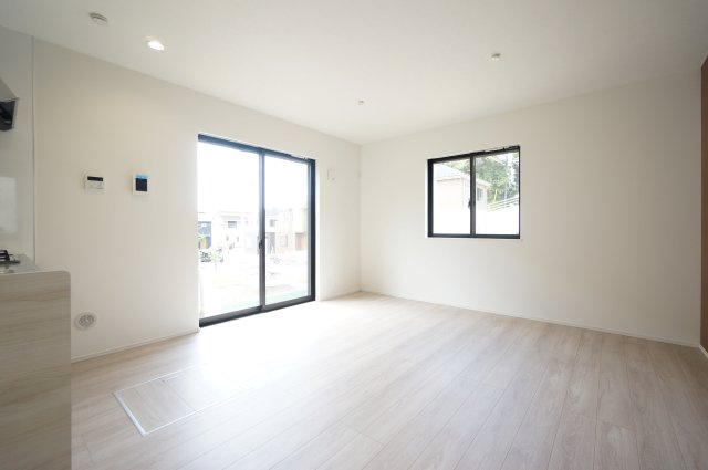 家族の癒しの場♪庭付き戸建て！の居間・リビング|初期費用ご相談ください！