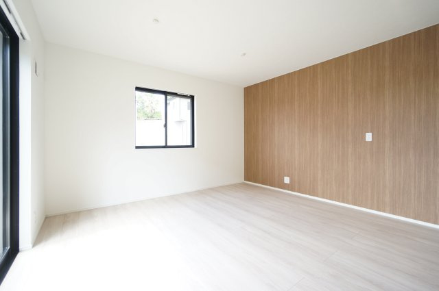 家族の癒しの場♪庭付き戸建て！の居間・リビング|詳細、ご不明点等、お気軽にご連絡ください！