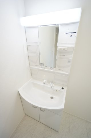 家族の癒しの場♪庭付き戸建て！の洗面所|オンライン対能応可！