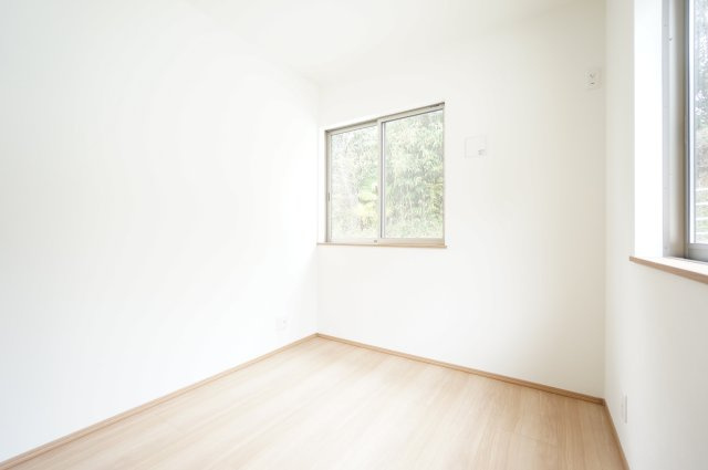 家族の癒しの場♪庭付き戸建て！の洋室|諸条件、交渉などお任せ下さい！