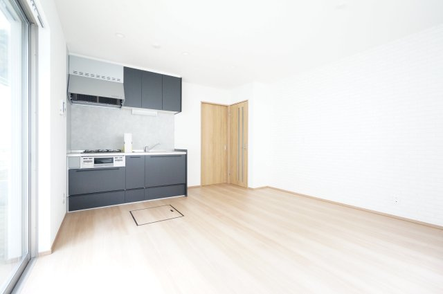 家族の癒しの場♪庭付き戸建て！の居間・リビング|お電話でのご予約がスムーズです！