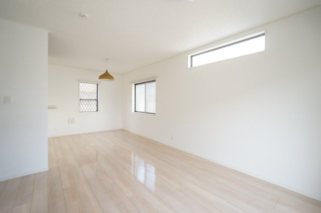 星久喜町戸建　の居間・リビング|水曜日、営業時間外もご相談ください！