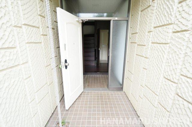 高津戸町戸建貸家の玄関|物件、駅でお待ち合わせでのご案内歓迎！