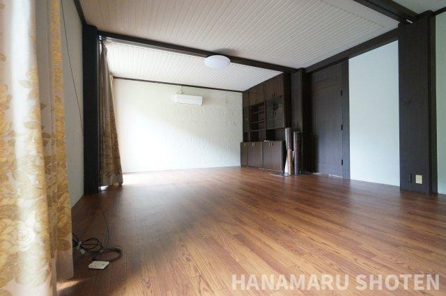 高津戸町戸建貸家の居間・リビング|物件、駅でお待ち合わせでのご案内歓迎！