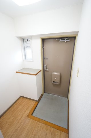 ビレッジハウス市原2号棟の玄関|お電話でのご予約がスムーズです！