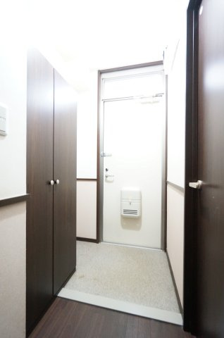 ヴェルドミール三枝Aの玄関|ご見学・ご契約時の送迎可能！