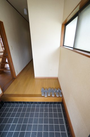 村田町貸戸建の玄関|当日の見学大歓迎！
