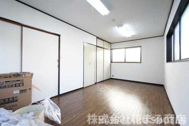 道場南戸建の居間・リビング|物件、駅でお待ち合わせでのご案内歓迎！