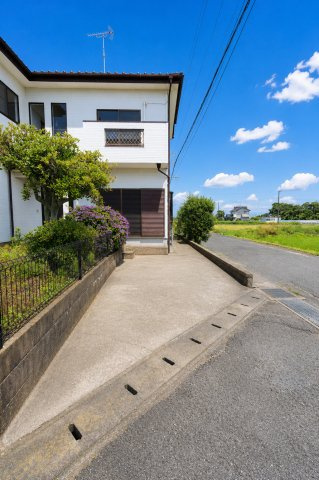 松ケ谷ロ貸家の駐車場